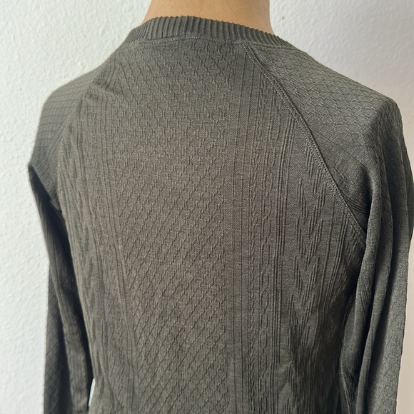 Lululemon sz 6 Rest Less Pullover designed for running forest green great cond - Picture 5 of 7